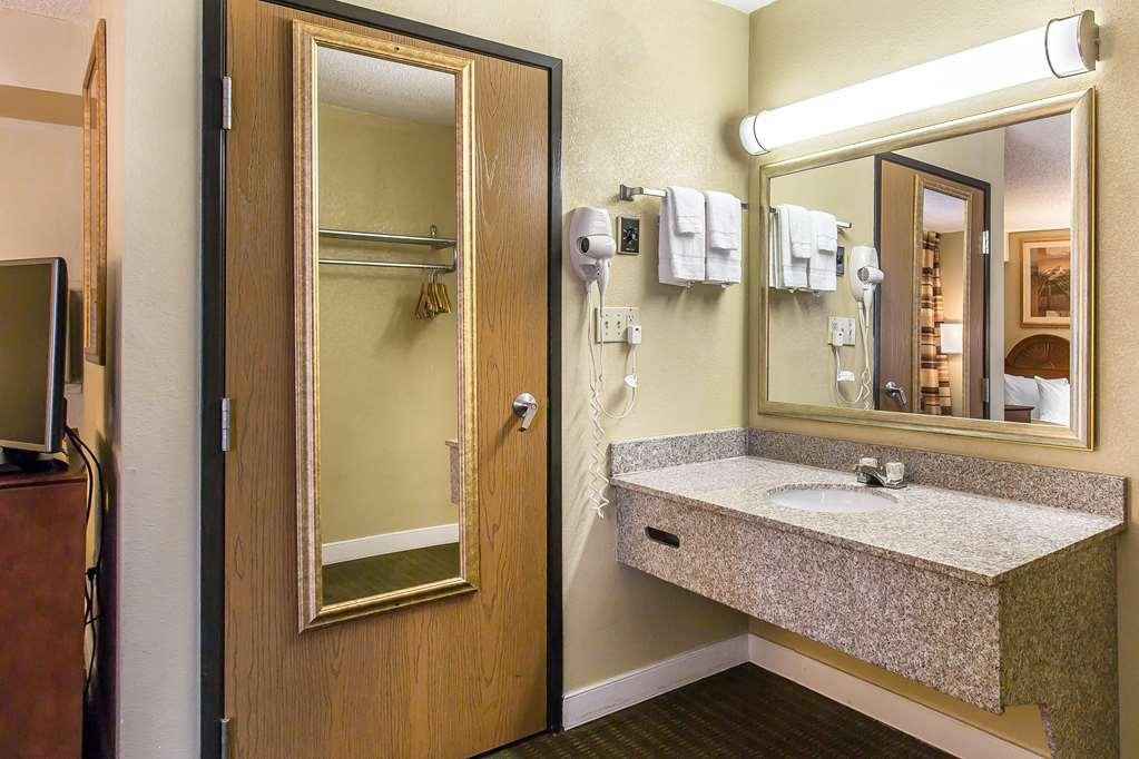 Rodeway Inn Lawton Room photo