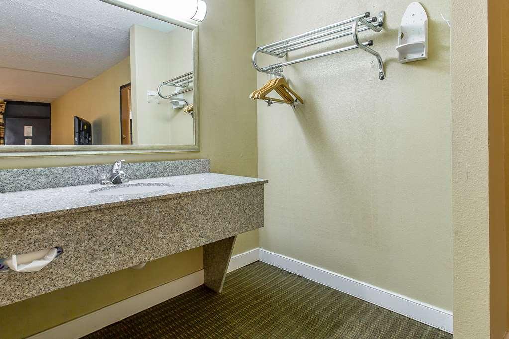 Rodeway Inn Lawton Room photo